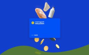 банківська картка національного кешбеку з продуктами та монетами