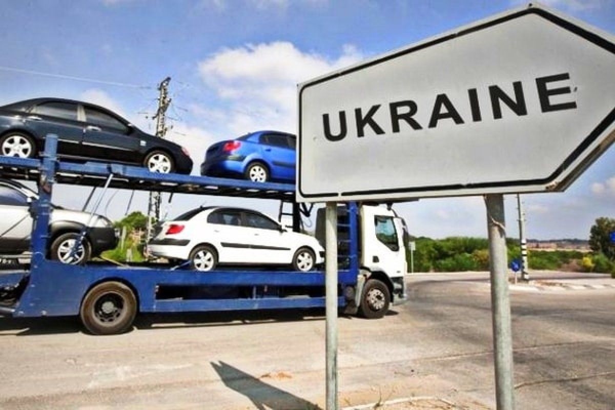 Розмитнення авто в Україні – доставка автомобілів автовозом через кордон